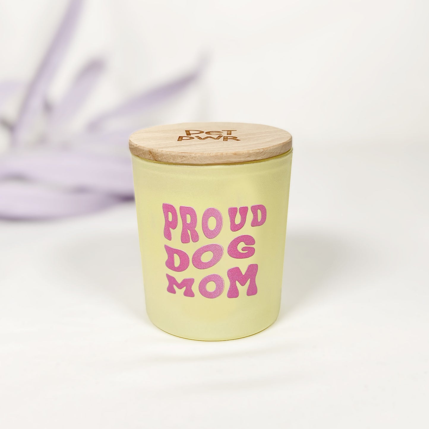 Candela gialla "Proud dog mom" ๐๐ผโโ๏ธ