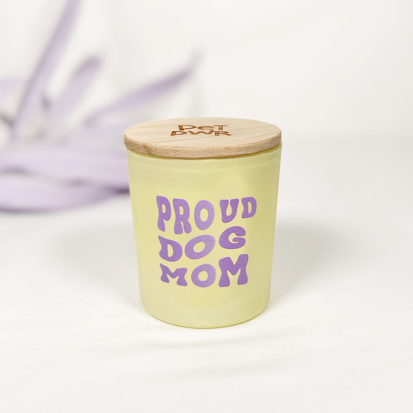 Candela gialla "Proud dog mom" ๐๐ผโโ๏ธ