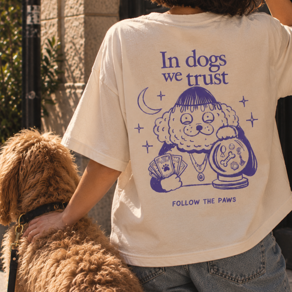 T-shirt oversize "In Dogs We Trust"