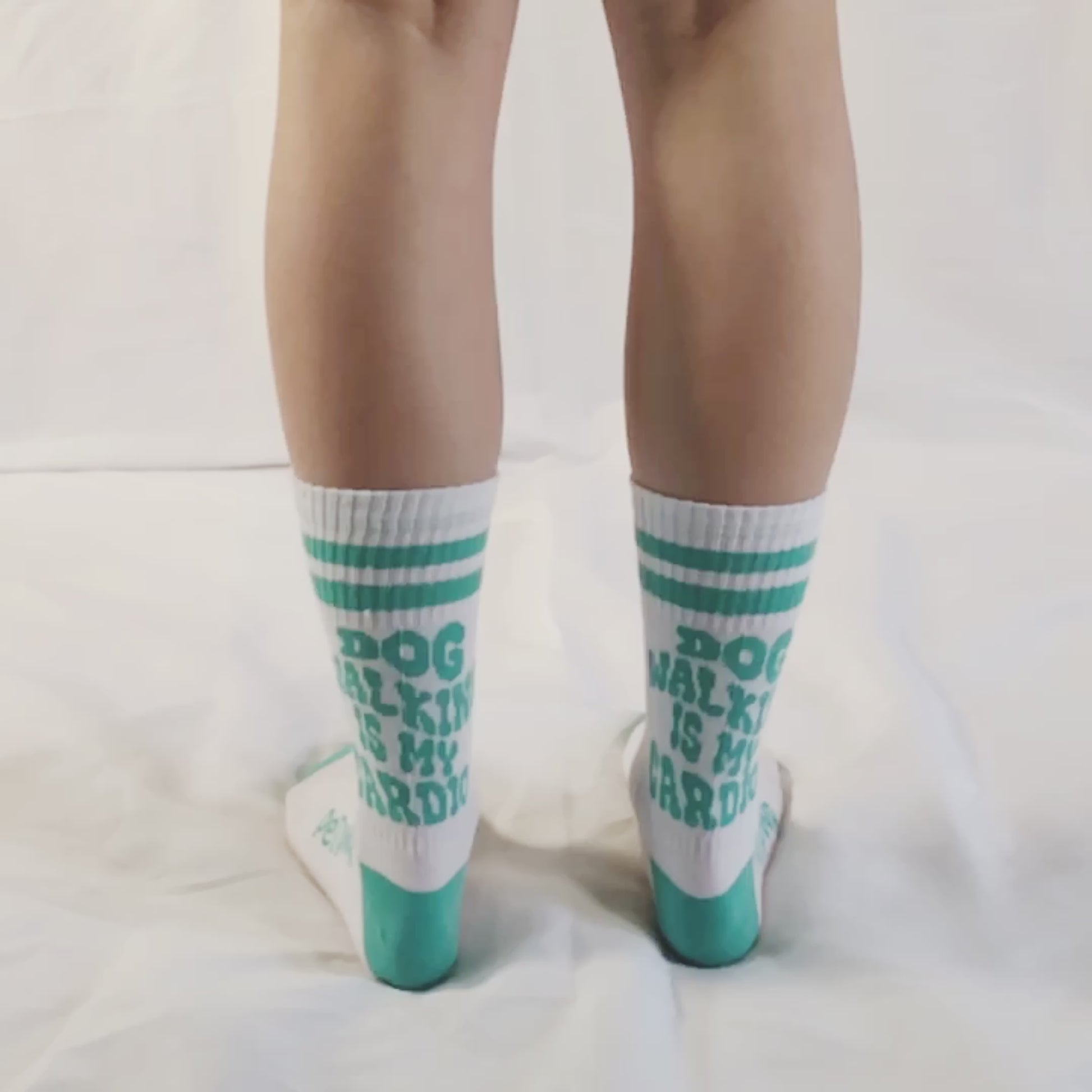 Calzini "Dog walking is my cardio" video